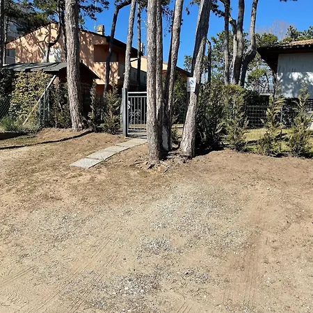 빌라 Terraced House With Garden