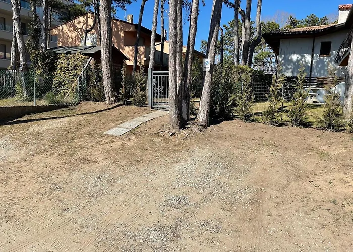 빌라 Terraced House With Garden